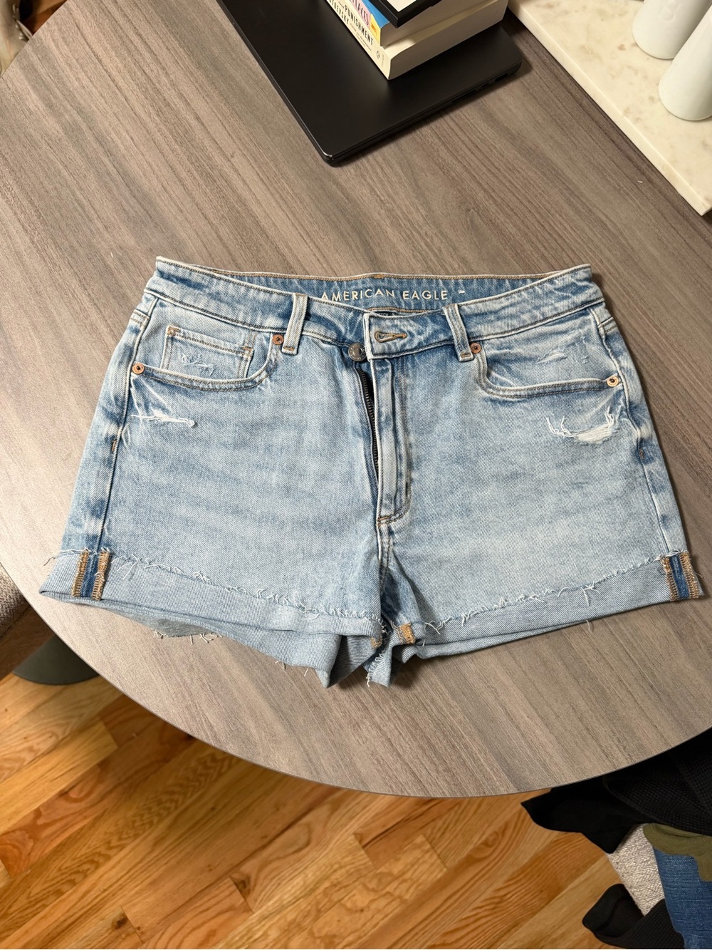 American Eagle Mom Short Light Wash Distressed Denim Shorts Size 6